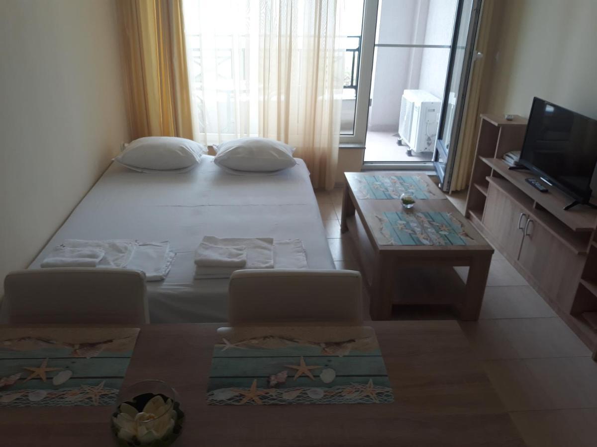 Таня 8 Apartment Pomorie Bagian luar foto