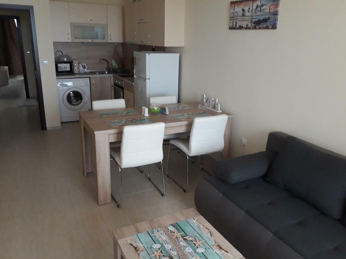 Таня 8 Apartment Pomorie Bagian luar foto